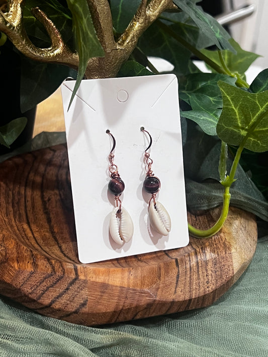 Tiger's eye and cowrie shell